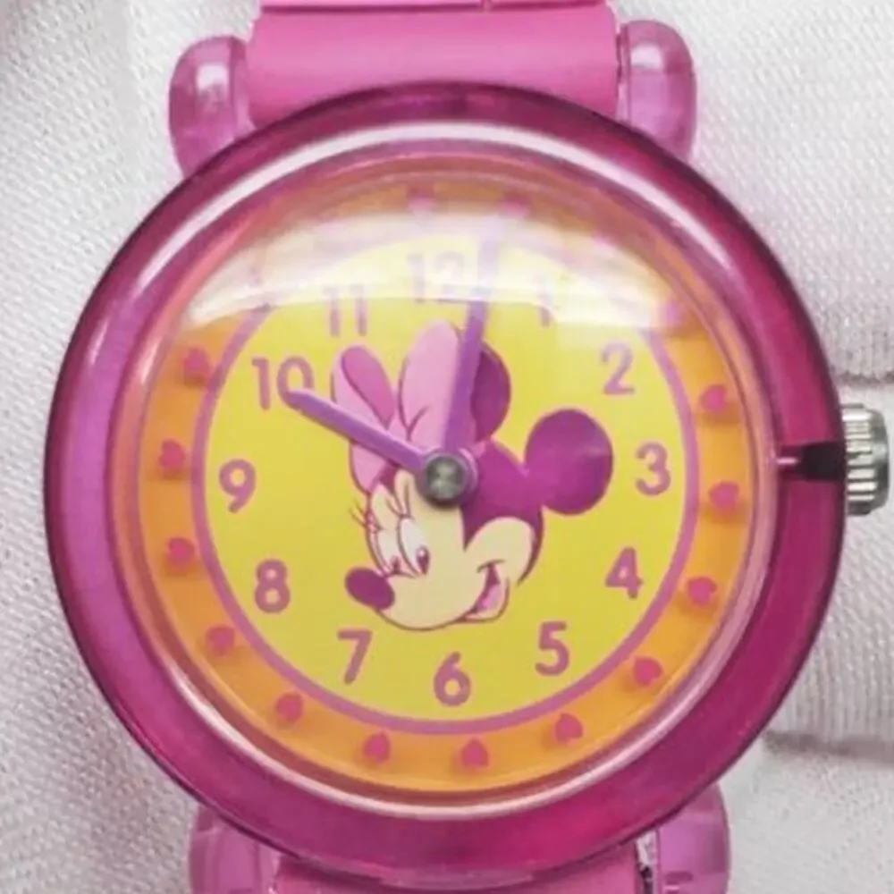 Vintage Disney Minnie Mouse Pink Hearts Watch